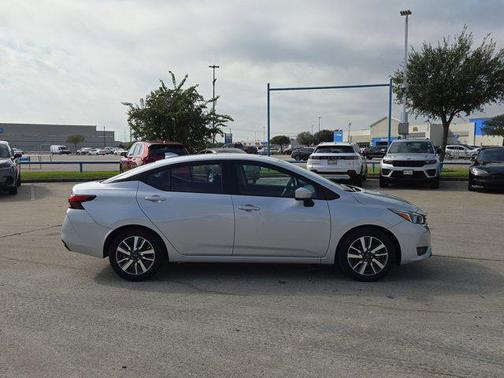2023 Nissan Versa 1.6 SV