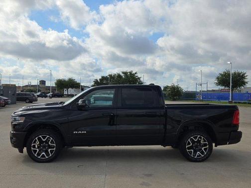 Diamond Black Crystal Pearlcoat 2025 RAM 1500 Laramie