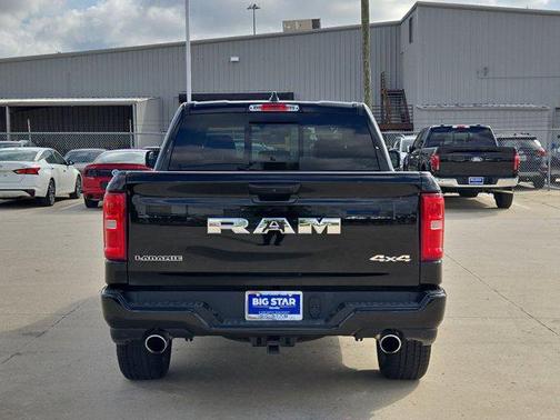 Diamond Black Crystal Pearlcoat 2025 RAM 1500 Laramie