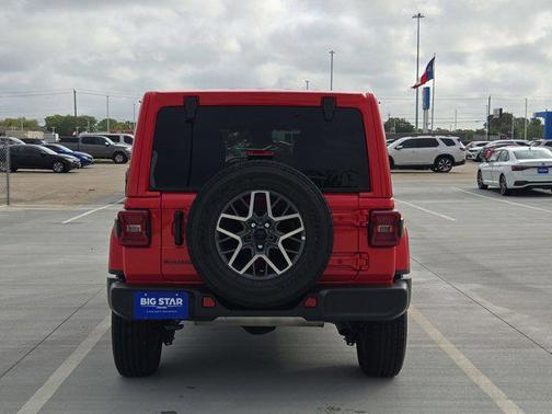 2025 Jeep Wrangler 4-Door Sahara 4x4