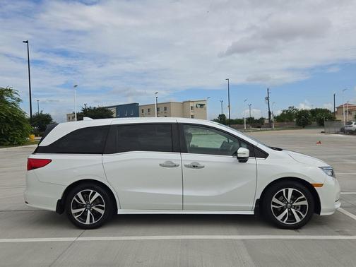 Platinum White Pearl 2021 Honda Odyssey Touring