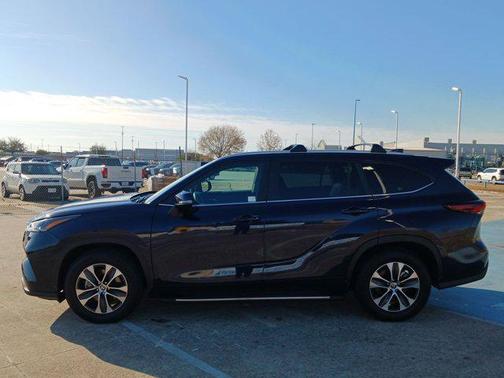 2025 Toyota Highlander XLE