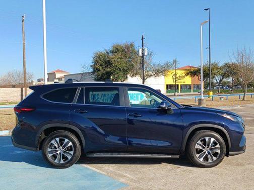 2025 Toyota Highlander XLE