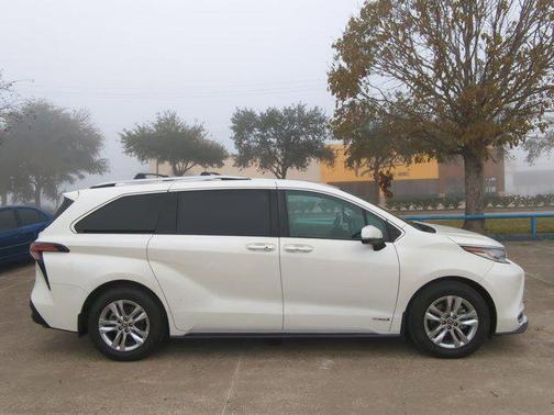 2021 Toyota Sienna Limited 7-Passenger