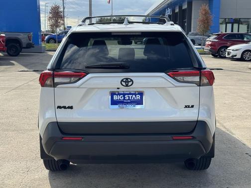 Wind Chill Pearl 2025 Toyota RAV4 XLE Premium
