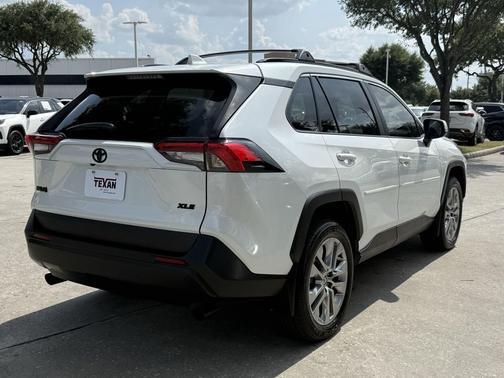 Wind Chill Pearl 2025 Toyota RAV4 XLE Premium