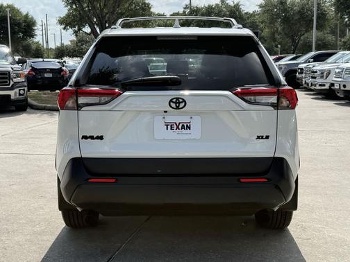Wind Chill Pearl 2025 Toyota RAV4 XLE Premium
