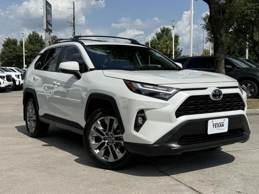 Wind Chill Pearl 2025 Toyota RAV4 XLE Premium