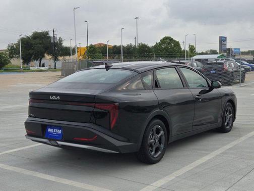 Aurora Black Pearl 2025 Kia K4 LXS