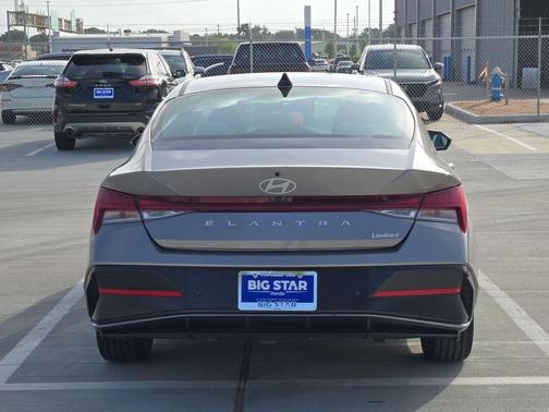 Fluid Metal 2024 Hyundai ELANTRA Limited