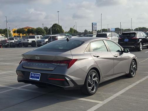 Fluid Metal 2024 Hyundai ELANTRA Limited