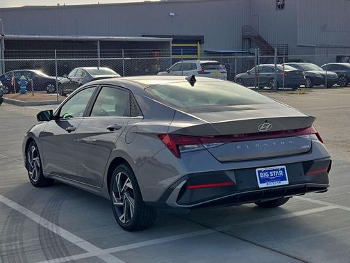 Fluid Metal 2024 Hyundai ELANTRA Limited