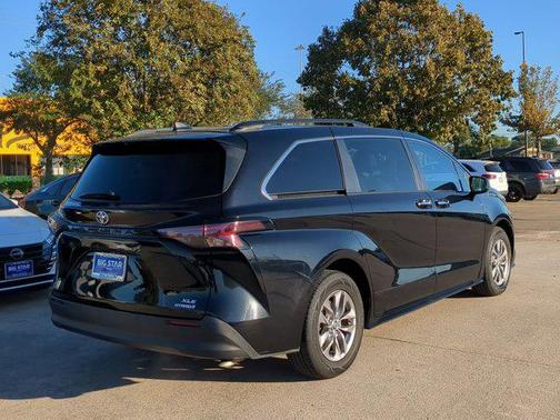 2023 Toyota Sienna XLE