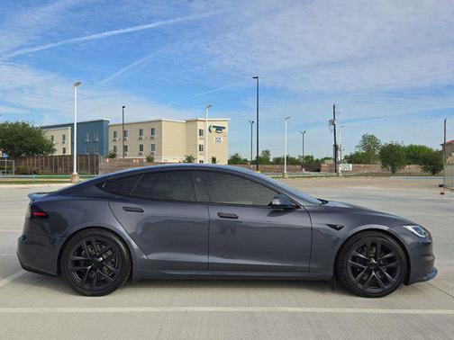2022 Tesla Model S Plaid
