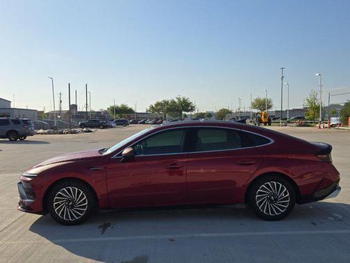 Ultimate red 2025 Hyundai SONATA Hybrid Limited