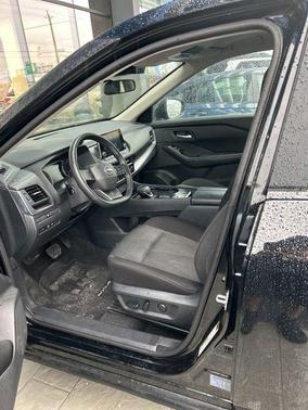 Super Black 2025 Nissan Rogue SV