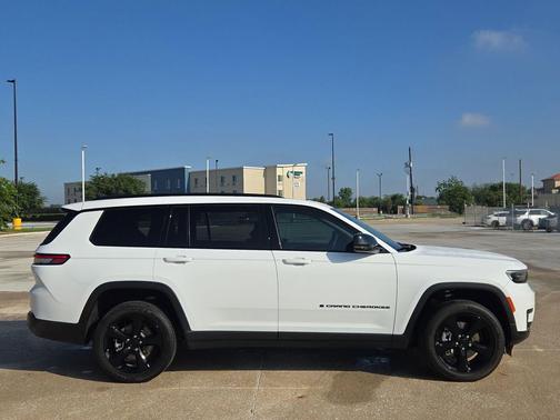 Bright White Clearcoat 2025 Jeep Grand Cherokee L Altitude