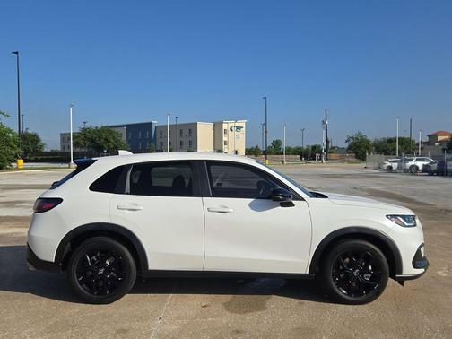 Platinum White Pearl 2024 Honda HR-V Sport