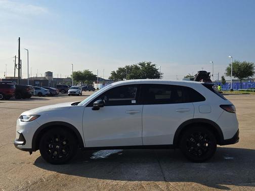 Platinum White Pearl 2024 Honda HR-V Sport