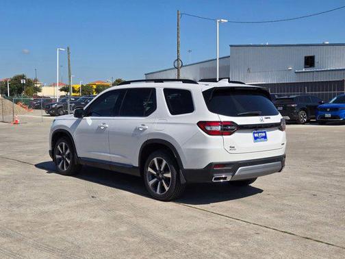 2025 Honda Pilot Touring 8-Passenger