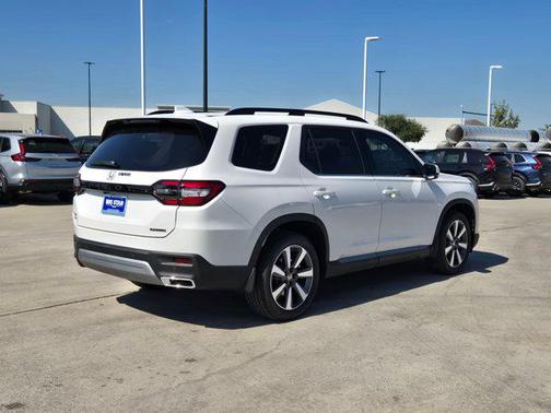 2025 Honda Pilot Touring 8-Passenger