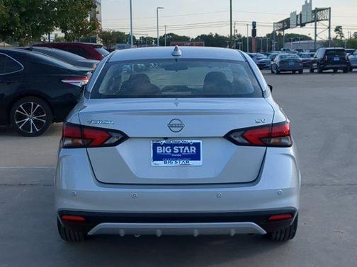 2023 Nissan Versa 1.6 SV