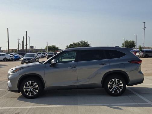 Heavy Metal 2025 Toyota Highlander XLE