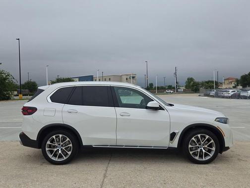 Alpine White 2025 BMW X5 PHEV xDrive50e