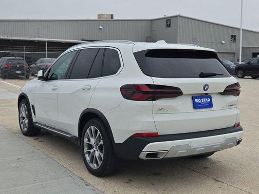 Alpine White 2025 BMW X5 PHEV xDrive50e