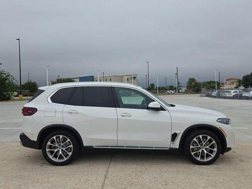 Alpine White 2025 BMW X5 PHEV xDrive50e