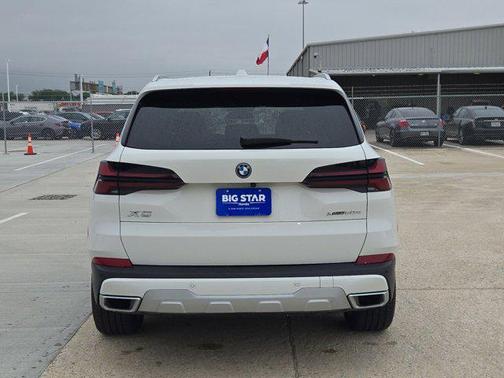 Alpine White 2025 BMW X5 PHEV xDrive50e