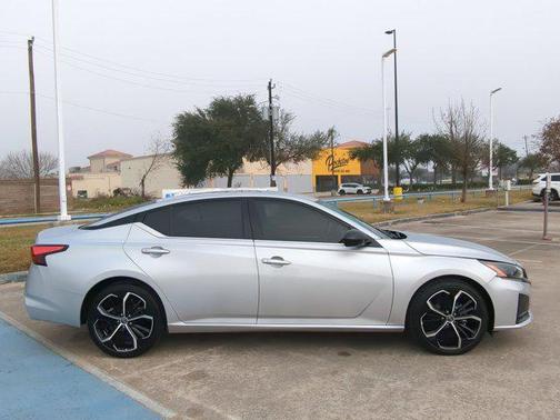 2023 Nissan Altima SR FWD