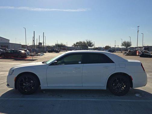2023 Chrysler 300 Touring