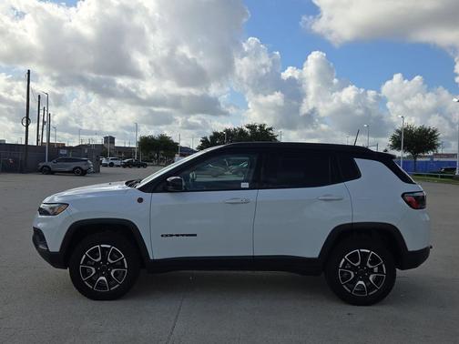 Bright White Clearcoat 2025 Jeep Compass Trailhawk