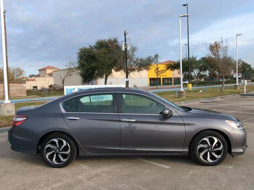 2017 Honda Accord EX-L w/Navigation & Honda Sensing