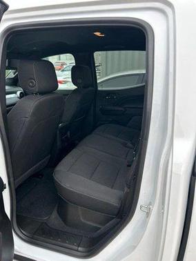 Summit White 2025 Chevrolet Colorado LT