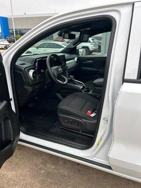 Summit White 2025 Chevrolet Colorado LT