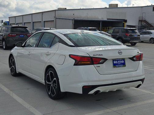 Pearl White Tricoat 2025 Nissan Altima SR FWD