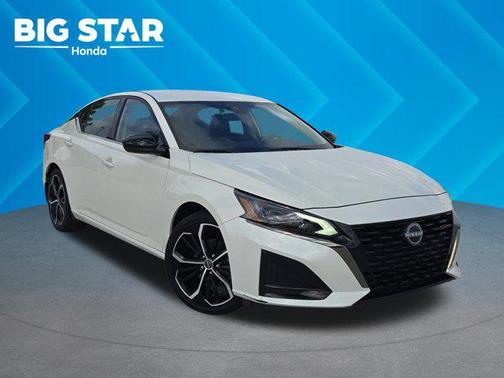 Pearl White Tricoat 2025 Nissan Altima SR FWD