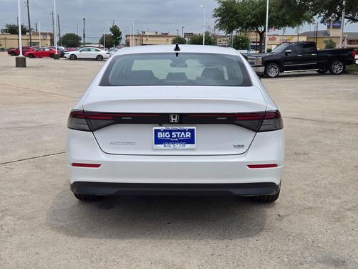 Platinum White Pearl 2026 Honda Accord SE
