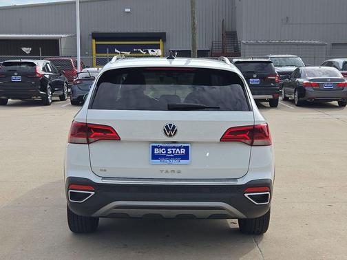 Pure White 2023 Volkswagen Taos 1.5T SE