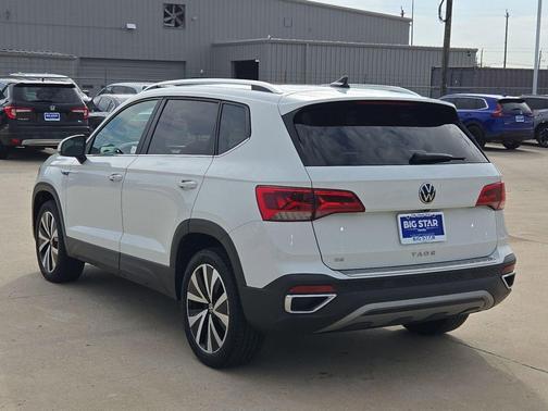 Pure White 2023 Volkswagen Taos 1.5T SE