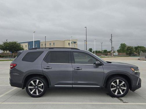 Gray 2023 Honda Pilot Touring 8-Passenger