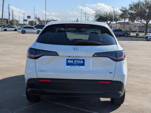 Platinum White Pearl 2026 Honda HR-V LX