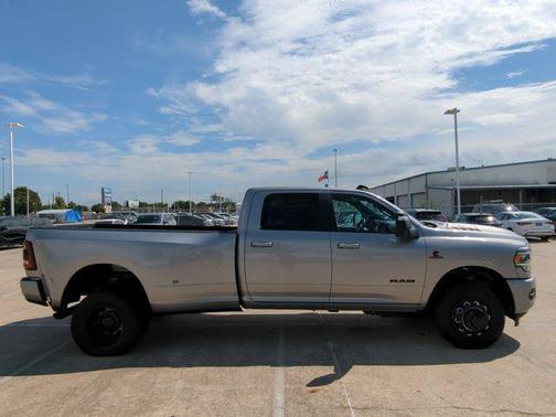 2023 RAM 3500 Laramie Crew Cab 4x4 8' Box