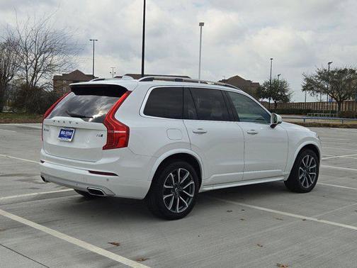 2019 Volvo XC90 T6 Momentum