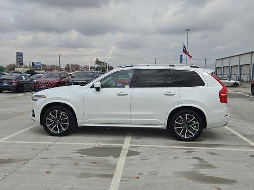 2019 Volvo XC90 T6 Momentum