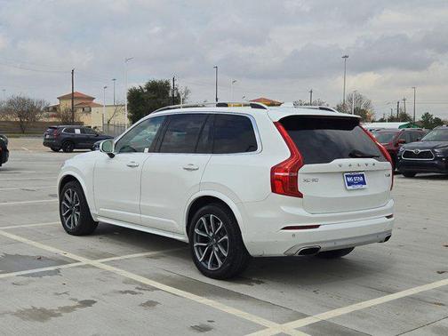 2019 Volvo XC90 T6 Momentum