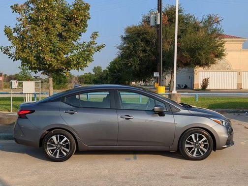 2022 Nissan Versa 1.6 SV