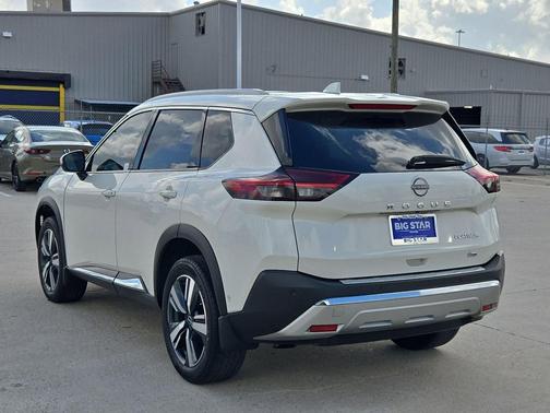 Pearl White Tricoat 2023 Nissan Rogue Platinum